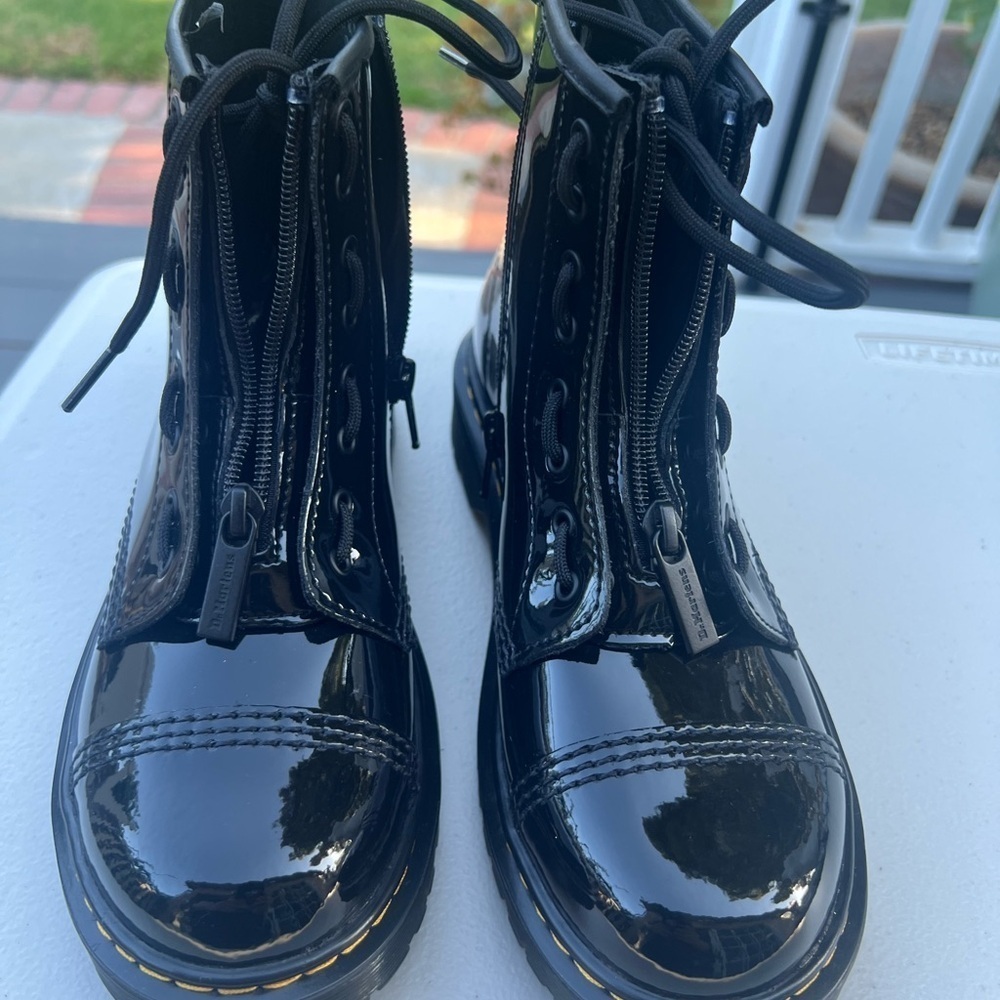 Dr. Martens Black Patent Ankle Boots Junior/Ladies NWOT Size 5 - Picture 7 of 9